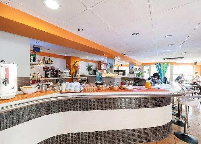 Blanca By Uephotels Hotel *